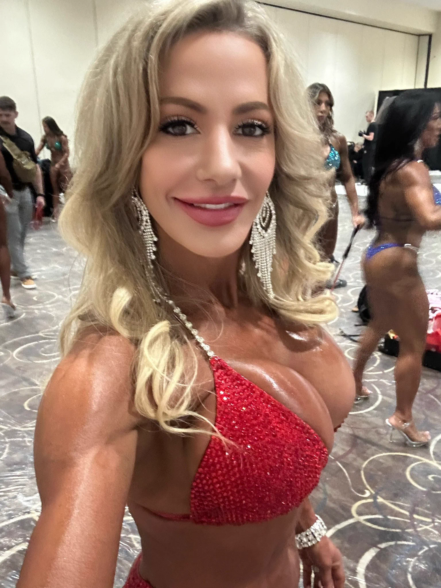 Time to do a fitness show! 👏What are your weekend plans? https://t.co/AcymbEjtU7 https://t.co/rRWIRaQkVh