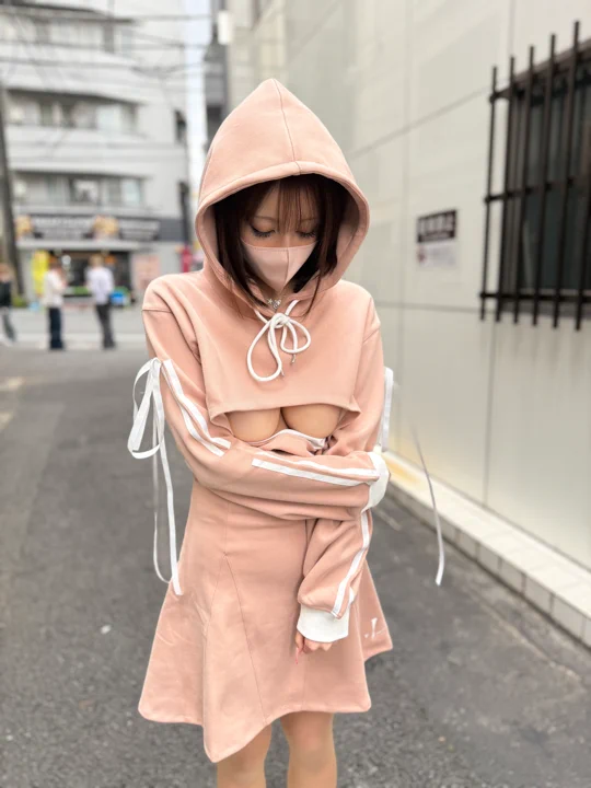 この服ノー◯”ラだとポロリしかしない.. https://t.co/7EQdNtzRT0