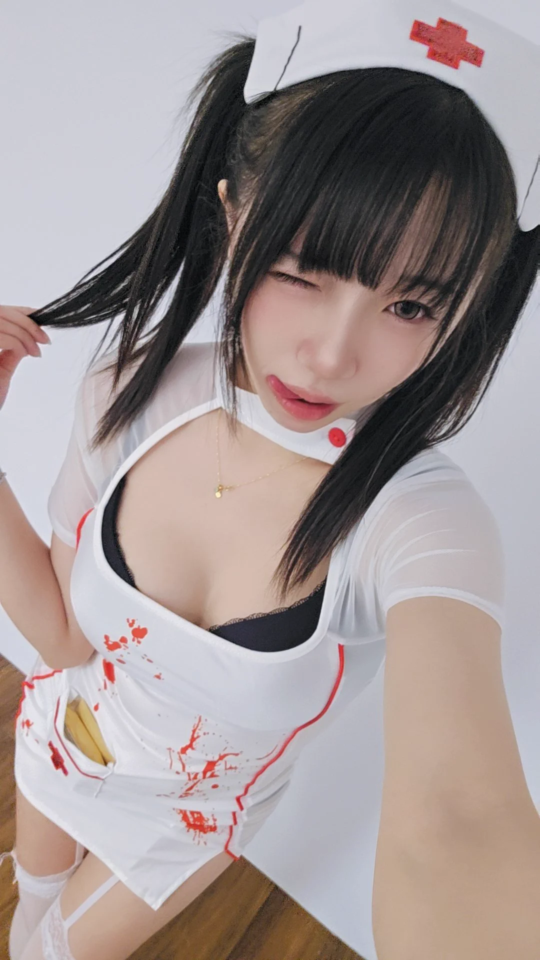 疲憊小護士(◞ ̫◟)把自己反鎖在家門外真的很嘔 https://t.co/DJbE6EJxkK