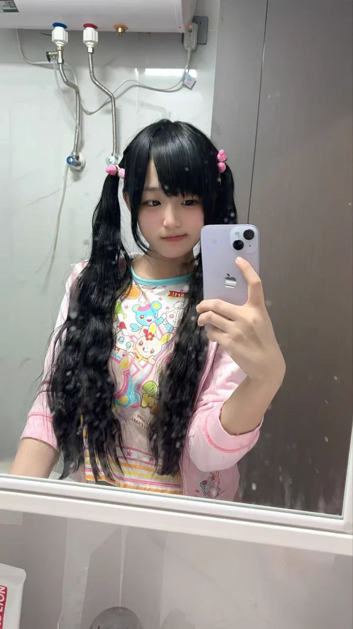 🟡妹团交友俱乐部💌✈️客服：https://t.co/T0uVOSnddb妹团客服收到 #杭州 23岁小萝莉小贝的申请，153cm，85斤，B杯，大专学历，简直是个温柔小天使！她目前待业中，坦言：“我最近迷上了旅游，想去各地吃美食、拍美照，可我这小钱包完全跟不上我的梦想！”她坐在咖啡厅，手捧热可可，穿着毛茸茸外套，显得娇小又可爱。她笑眯眯地说，“我想找个金主哥哥一起开启美食之旅！我萝莉音，温柔会做饭，可陪14天3w，随时见面，能飞外省也能过夜！”她补充，“姨妈20-25号，生活费分两次给，接受kou、无套和SM，但脾气暴躁的哥哥别来，我可不想边吃饭边被吼！”她眨眼，“期待一个暖心哥哥陪我吃遍天下！”☕ #金主 #糖宝 #浙江 #萝莉 #甜妹