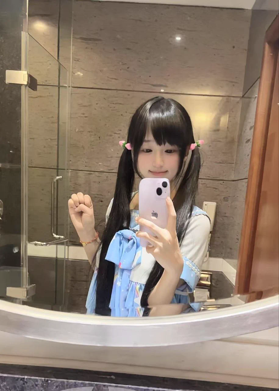 🟡妹团交友俱乐部💌✈️客服：https://t.co/T0uVOSnddb妹团客服收到 #杭州 23岁小萝莉小贝的申请，153cm，85斤，B杯，大专学历，简直是个温柔小天使！她目前待业中，坦言：“我最近迷上了旅游，想去各地吃美食、拍美照，可我这小钱包完全跟不上我的梦想！”她坐在咖啡厅，手捧热可可，穿着毛茸茸外套，显得娇小又可爱。她笑眯眯地说，“我想找个金主哥哥一起开启美食之旅！我萝莉音，温柔会做饭，可陪14天3w，随时见面，能飞外省也能过夜！”她补充，“姨妈20-25号，生活费分两次给，接受kou、无套和SM，但脾气暴躁的哥哥别来，我可不想边吃饭边被吼！”她眨眼，“期待一个暖心哥哥陪我吃遍天下！”☕ #金主 #糖宝 #浙江 #萝莉 #甜妹