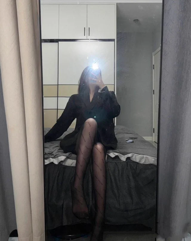 杭州女王招奴 （编号：660）杭州气质女王招奴身高168   体重96   脚码37老师喜好  踢裆  圣水  羞辱  骑乘  巴掌 口水羞辱 耳光。#杭州女王 #杭州女S #女王招奴 https://t.co/GObwSviACd