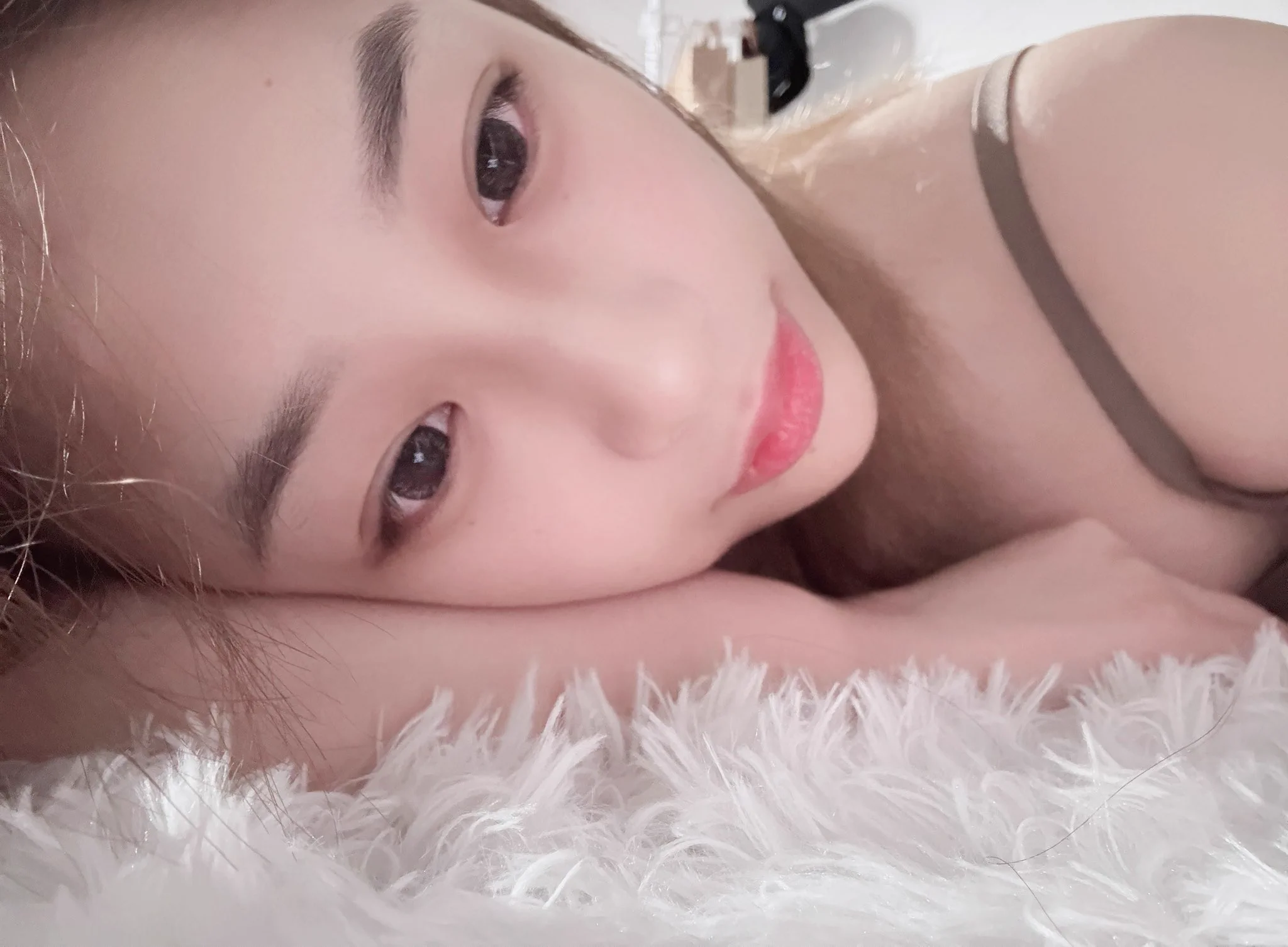 下雨天不出門～乖乖在床上當軟軟的被子女孩(´︶`) https://t.co/H0NqbRQMVs