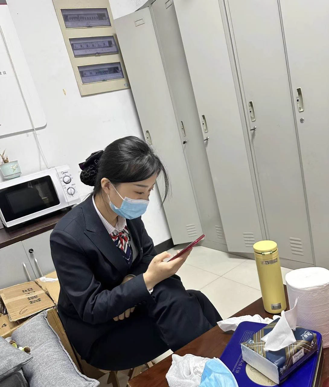 白天工作端庄的银行小经理，夜晚穿上情趣内衣却是一只淫荡发情的小狗。 深夜的空虚感，紧绷的神经松弛下来，就很想找个柔情的哥哥激情缠绵一番，滋润我饥渴的肉体，平息我我躁动的内心。 看完发情的样子有没有人想约的呀💕 点赞关注 私信报名 🙋 https://t.co/et5a4IUd60