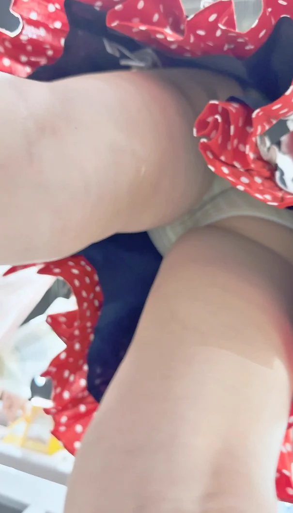 姐妹花的裙底风光，评论区进纸飞机看路拍抄底更多@SexytoBaby @SexytoLady @SexytoDoll @SexytoGirl https://t.co/kw2efVDZtl