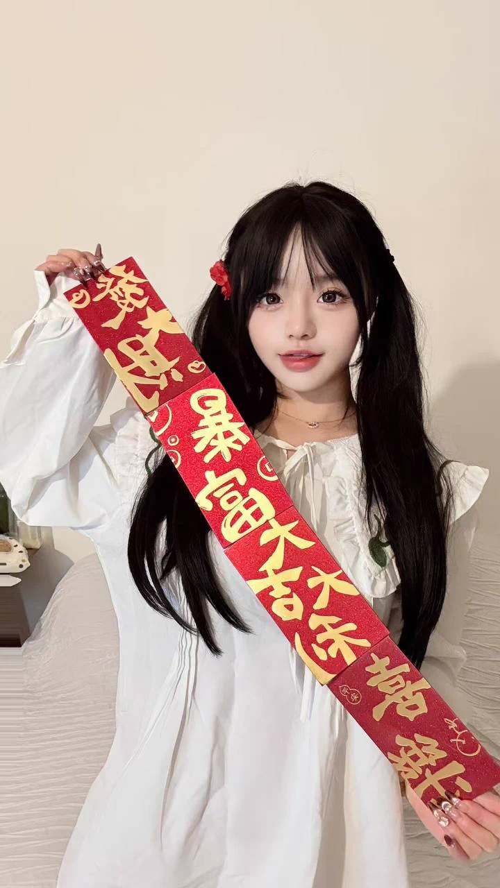 🟡妹团交友俱乐部💌✈️客服：https://t.co/T0uVOSnddb妹团客服收到 #长沙 21岁模特小妮的申请，158cm，47kg，75B，乖巧可爱却藏着反差萌！她是个入圈一年的小M，坦言：“我做模特拍平面照，经常接触各种风格，但总觉得生活少了点刺激，想找个成熟的哥哥带我探索更多！”她坐在酒店大堂，手拿果汁，穿着白色毛衣，笑容甜美，背景是复古风格的灯饰。她自信地说，“我喜欢中重度SM，可口爆、野战、多玩具、绳子捆绑，甚至学狗叫！可陪4天2w，能飞外地也能过夜同居，生活费分2-3次给！”她补充，“姨妈刚过，体检后可无套但不内射，期待一个成熟有风度的哥哥，带我体验不一样的火花！”🔥 #金主 #湖南 #SM #母狗 #模特 #糖宝