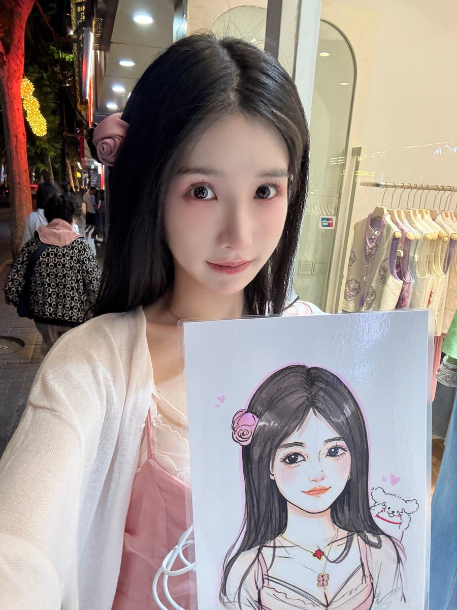 今天的和处男粉丝哥哥见面。他说上一次碰到女孩子的手是以前上学排队的时候不小心碰到的
​好可爱啊哈哈哈哈！！他夸我香香软软软的😋😋我们在田子坊逛街的时候我还去画了一张速写！！小姐姐一直问我是不是大博主～路人也夸我清纯美女～又是美好的一天～🤗🤗 https://t.co/SE6URRN2rq