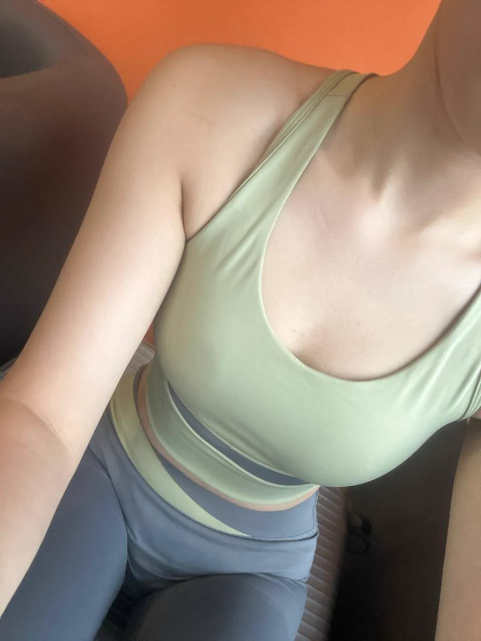 想看这套衣服视频的，关注私我喔，不入门也可以看，视频后方露脸的，嘻嘻@Xiaoxiaofoer @ToukaYuan @MitsumeDoji https://t.co/Yv1pRAedXB