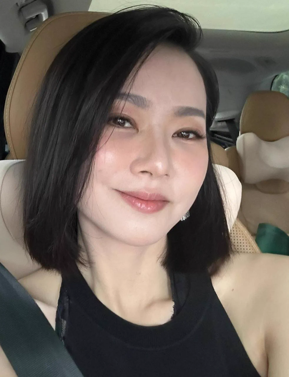 和老公吵架，被孩子气，今天只想做自己，做个女人～特地去见了个粉丝，一进门包一甩就开始脱衣服，靠在他的椅子上就开始后入了，很猛烈很刺激… 果然一切压抑都可以用性来解决，看着丹姐足底和甩动的奶子有感觉吗？最近持续接受报名，附近优先～ https://t.co/bNcNhZMSGp