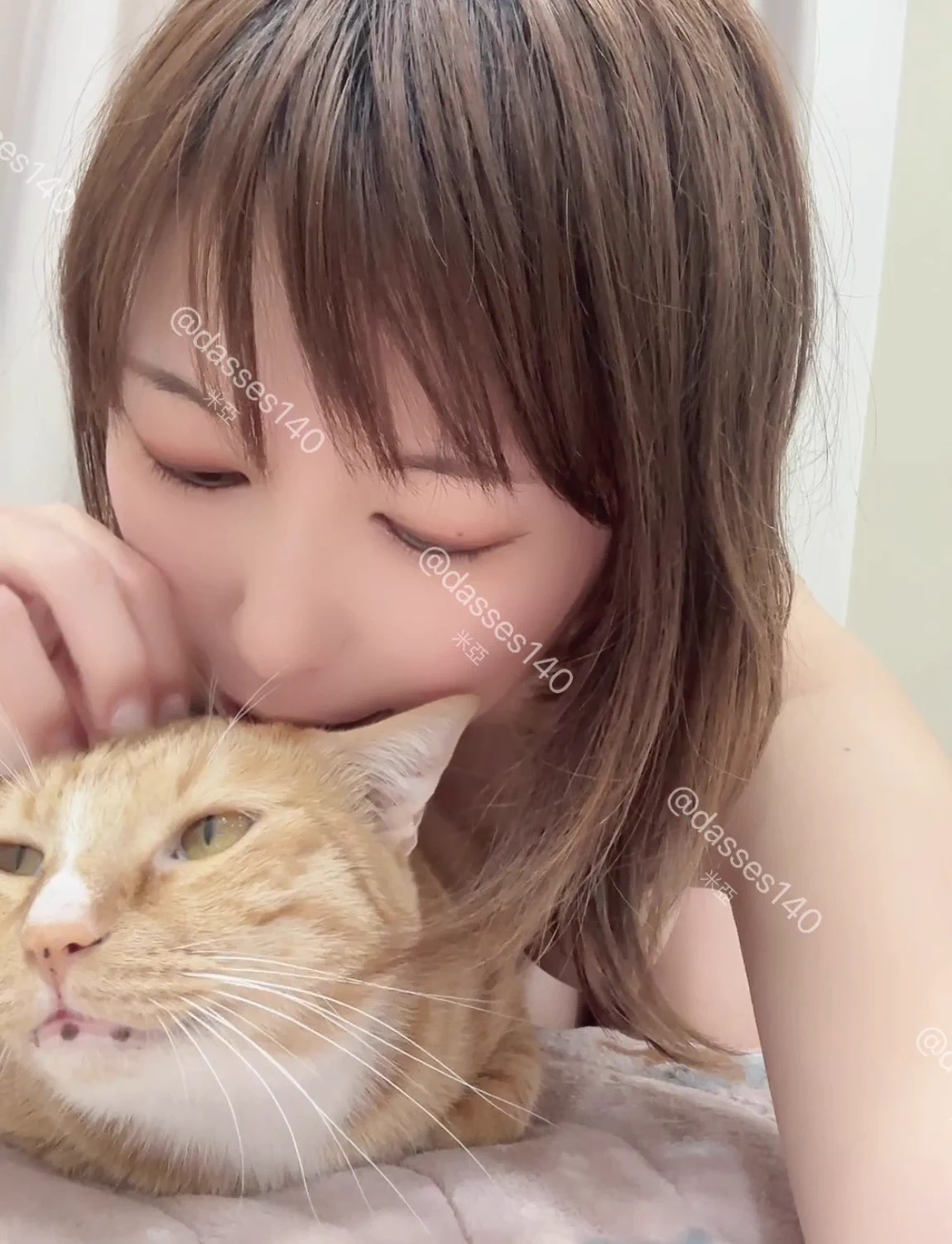 吸貓成癮🐱🐱🐱貓貓還要兼差暖暖包🤣🤣🤣 https://t.co/jWnCiNsQkh