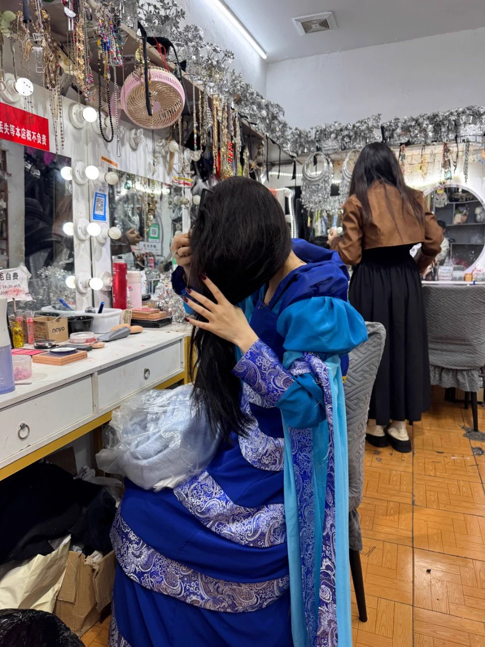 拍了组仙剑的龙葵 很好看 高兴的立刻去楼道里奖励老公😛@luchu888@wqganenshi_ https://t.co/swkFVxu6Il
