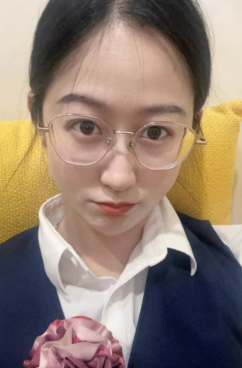 说好的来办理业务，出去吃饭就被王哥的甜言蜜语带到酒店给我办了，该死的老王真坏还带了情趣套装，我好喜欢，被射满了好有成就感，你量大吗，让我看看 #同城线下 #无门槛 https://t.co/rogiL7YQZG