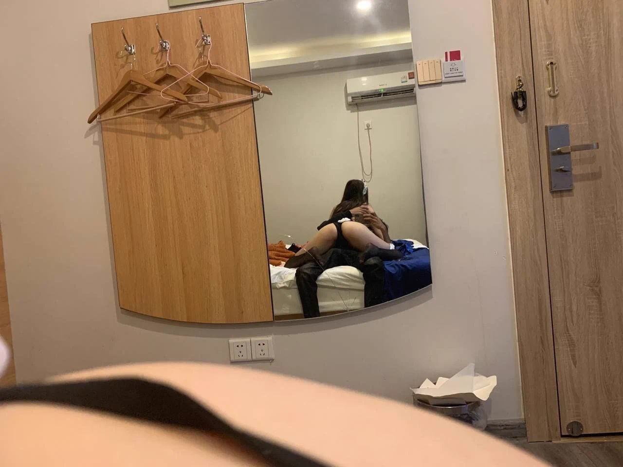说好的来办理业务，出去吃饭就被王哥的甜言蜜语带到酒店给我办了，该死的老王真坏还带了情趣套装，我好喜欢，被射满了好有成就感，你量大吗，让我看看 #同城线下 #无门槛 https://t.co/rogiL7YQZG