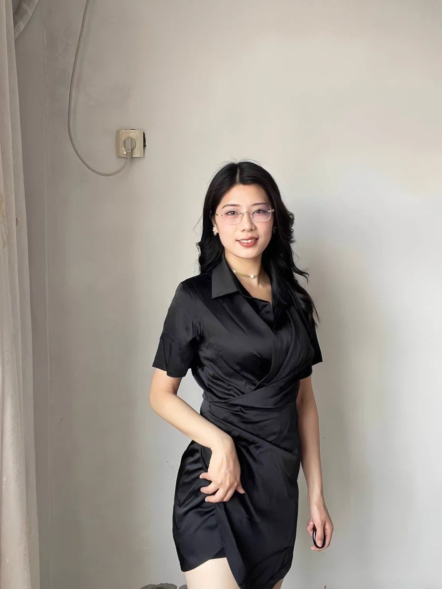 粉丝一大早来我家接我，刚化完妆他就敲门了，他说戴上眼镜的我让他淫欲满满，就这样，就在家里先云雨了一番～不过他有点太快了，第一次五分钟不到就射了，第二次迟迟不能勃起有点扫兴…想找个坚持十分钟以上的粉丝，尺寸嘛，当然越大越好～ https://t.co/x9rQdObuoK