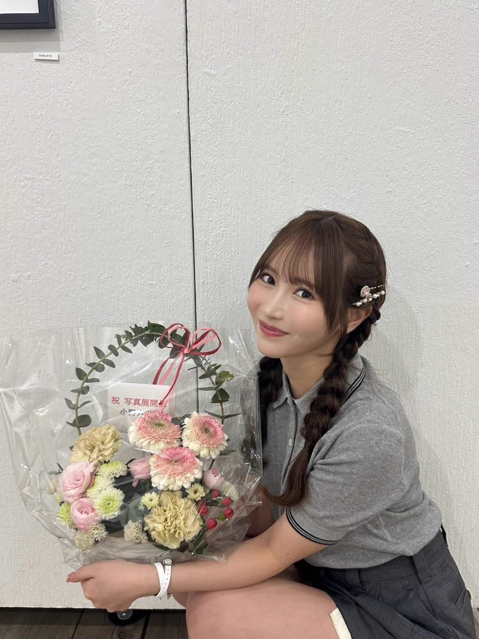 レセプションパーティありがとうございました🎈🤍ほんとみんなに愛されて幸せ、たくさんありがとう大好き🥲💕明日もよろしくお願いします☺️ps.デビューからお世話になってたマネちゃんからお花届きました、ありがとう💕 https://t.co/ykLUNp2l36