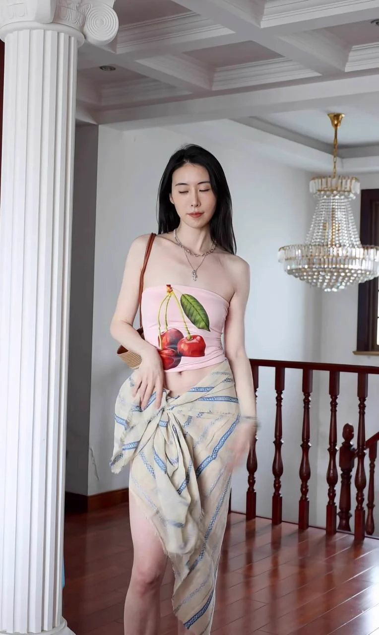以前会很有身材焦虑，觉得这种衣服凸显不出美感。可后来我想明白了，美的永远是我自己本身✌️ https://t.co/dtUizRgkQI