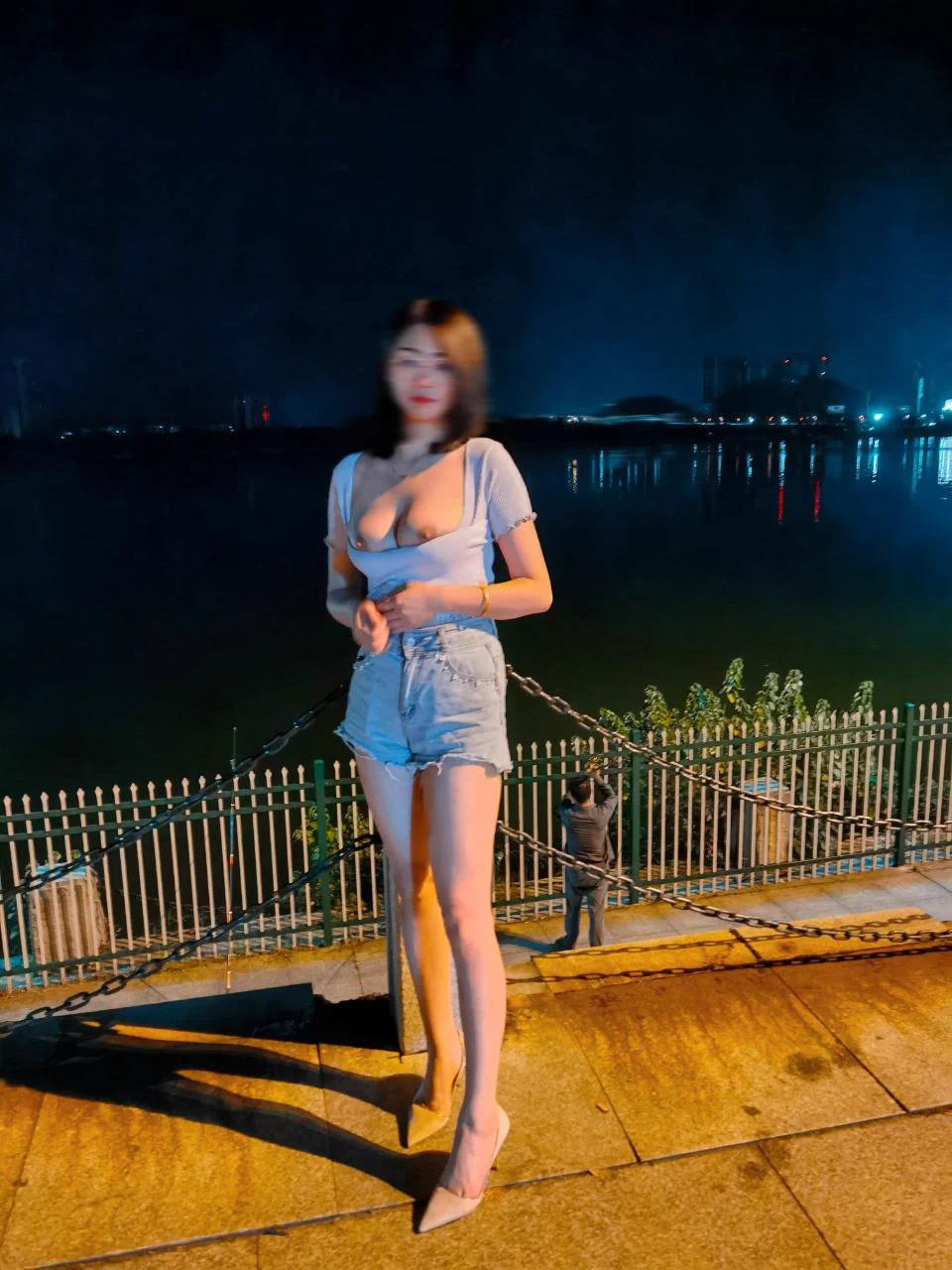 那個色色的粉絲還在嗎？我又想了還記得跟粉絲走到半路遇到長椅直接給我按在上面後入了😫😫還要在有人的時候偷偷吃奶#喜歡私信我看到都會回#戶外無套內射#人妻反差 https://t.co/vk1uh37BoJ