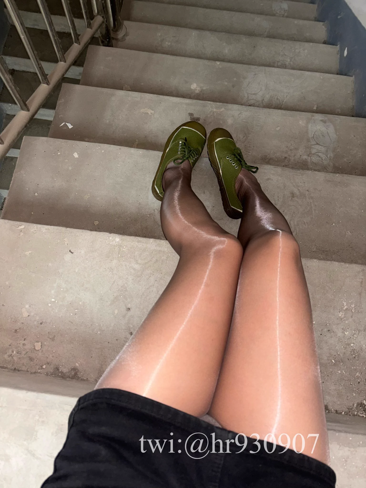 各种鞋子我都穿过，还是第一次遇到定制解放鞋的😅一开始我还以为是恶搞～ 太会玩了小老弟，姐不要面子的吗？@SexytoBaby @SexytoLady @SexytoGirl @SexytoDoll https://t.co/04SE75J3pU