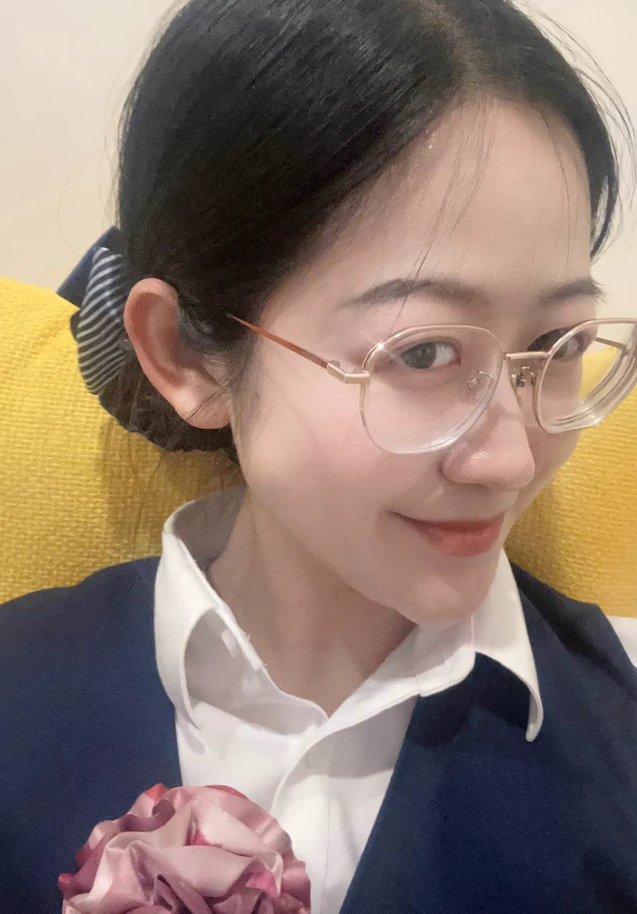 工作之余我也喜欢释放自己的天性，做回真正的自己，穿着自己喜欢的性感衣服，释放自己白天工作的压抑，如果你能陪伴我，我可以满足你想要的一切 https://t.co/UnpGPBmXMq
