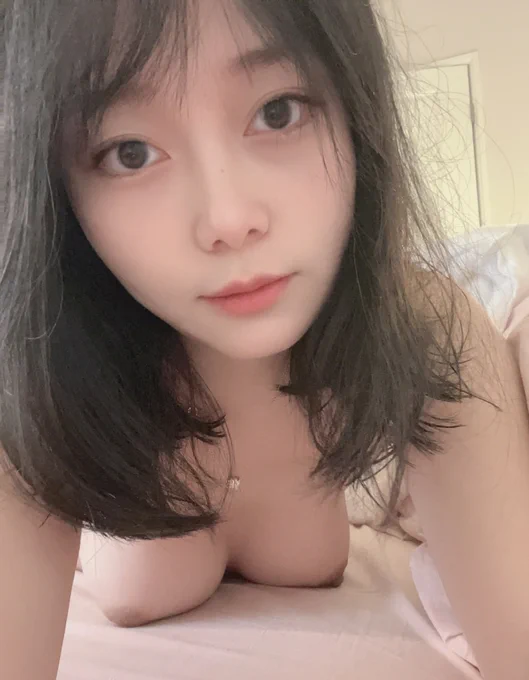 操过我的男人都说看着这么清纯没想到这么骚。是的，我就是骚婊子，生下来就是让男人操的贱货 https://t.co/oTyxT9HTFU