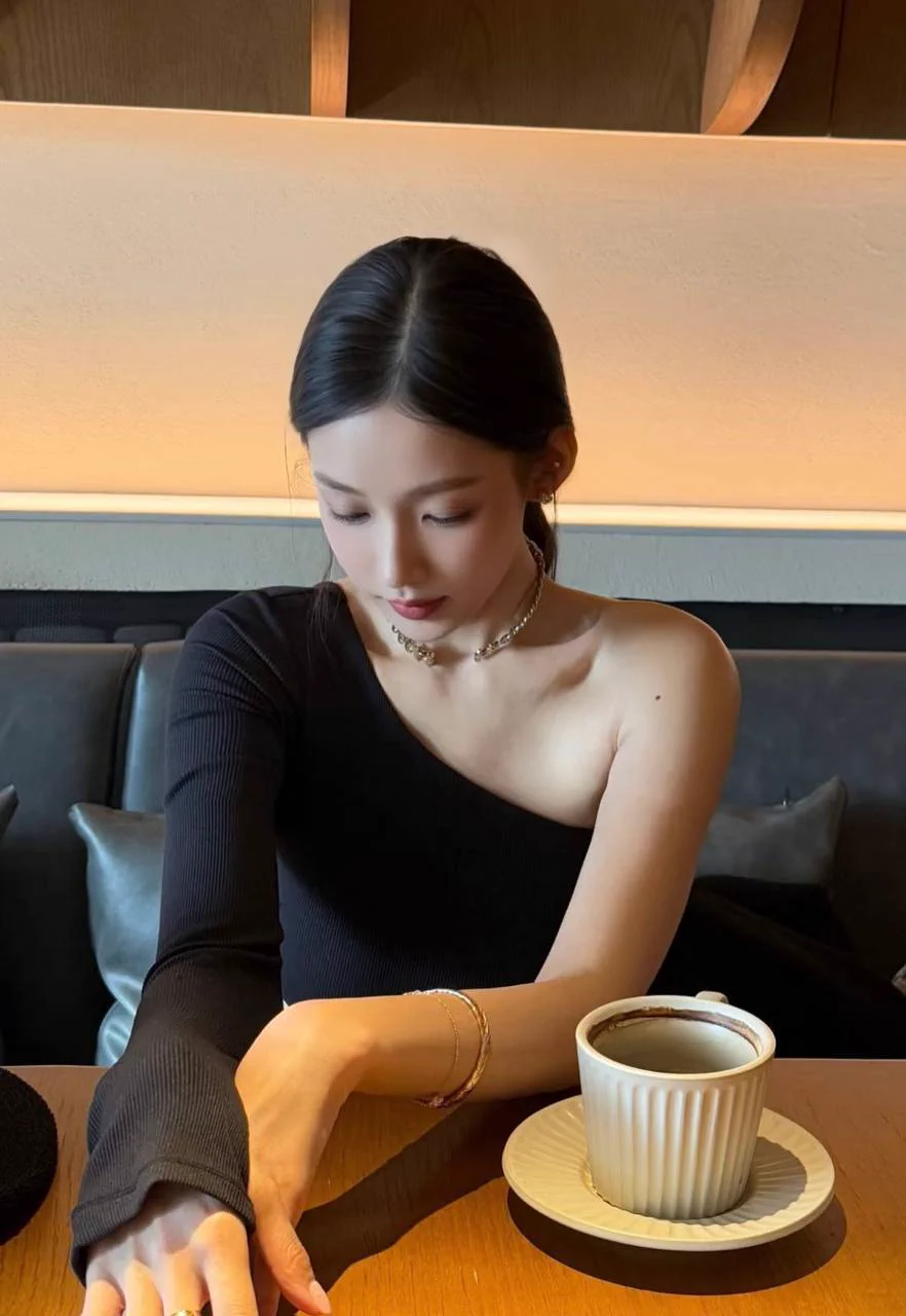 深圳鹦鹉🦜03年清冷气质古风美女 真实艺术生记忆中的白月光❄️毫无风尘味 女友感萝御双修 可纯可sao 身高173cm. 体重100斤.E🐻 蜜桃臀🍑   皮肤紧致雪白，性格开朗大方 温柔可爱  纯天然🈚️整容大号👉🏻白鹤🥇私人订制@bh8881bot https://t.co/NbEDCyNsH3