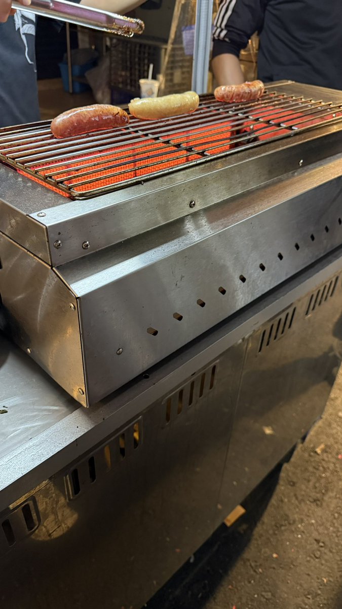 吃大香腸🥵 https://t.co/IPpihW5r6B