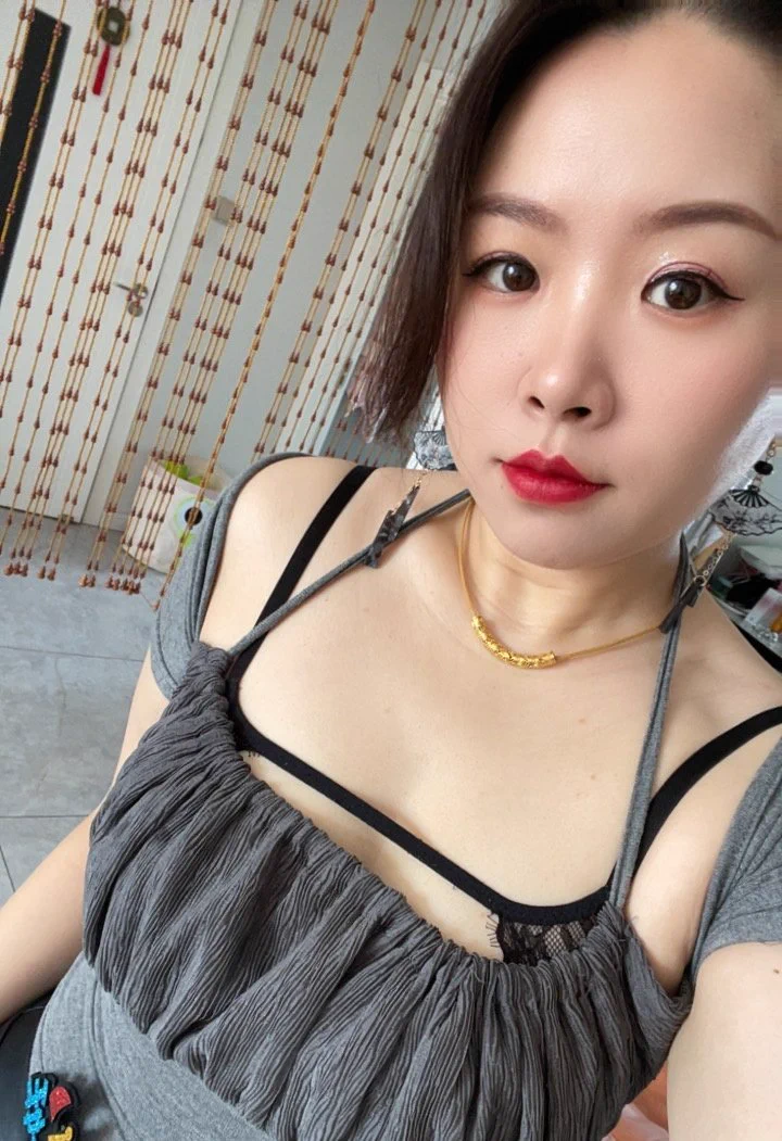 别问为什么擦边，不擦边没人看，我承认我虚荣心重，就是喜欢很多点赞的感觉！ https://t.co/zK60017zrY