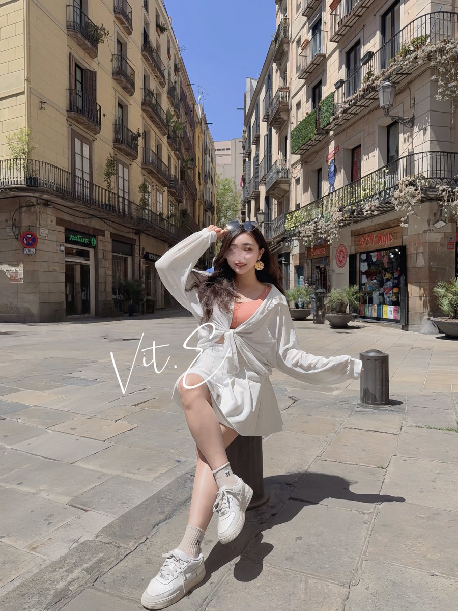 第三天🇪🇸
主教座堂真的美得令人屏息
很愛海洋聖母聖殿的彩繪玻璃
在皇家廣場悠閒的吃午餐
還去搭了哥倫布紀念碑旁的遊船

#OL穿著得體的日常

前一天party到深夜
隔天還是勤奮的早起了
走了一堆路也不覺得累
這就是旅行的魅力吧🥹 https://t.co/Ws71yqEt3u