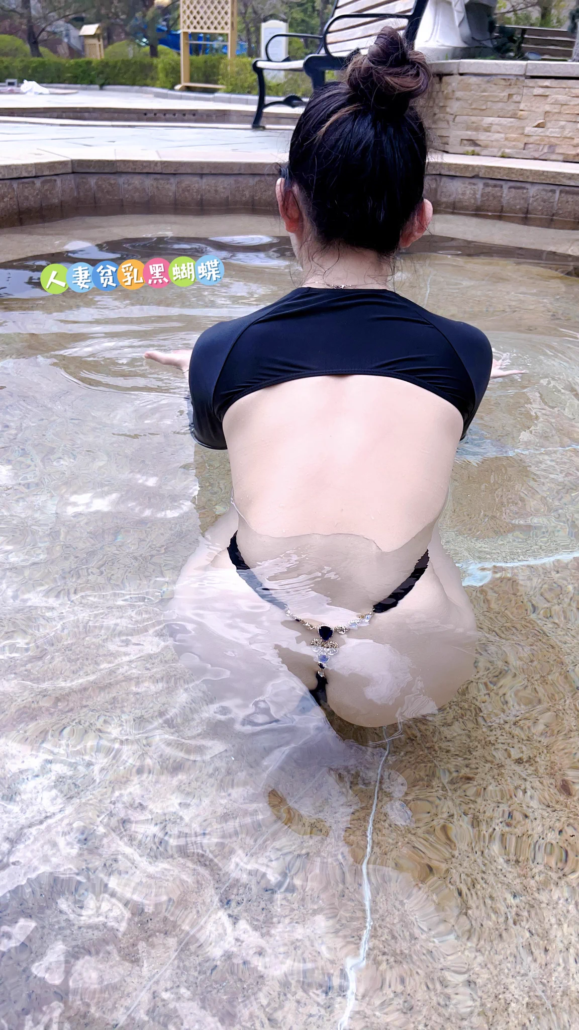 五一健身档已结束，假期的温泉露出更是夺人眼球，小媳妇穿这个露臀的泳衣，走到哪里都会引来别人的目光，女人嫉妒，男人欣赏，都给媳妇看湿了😂投稿💌：@SexytoBaby @SexytoLady@SexytoDoll @SexytoGirl https://t.co/v9UJui8lKU
