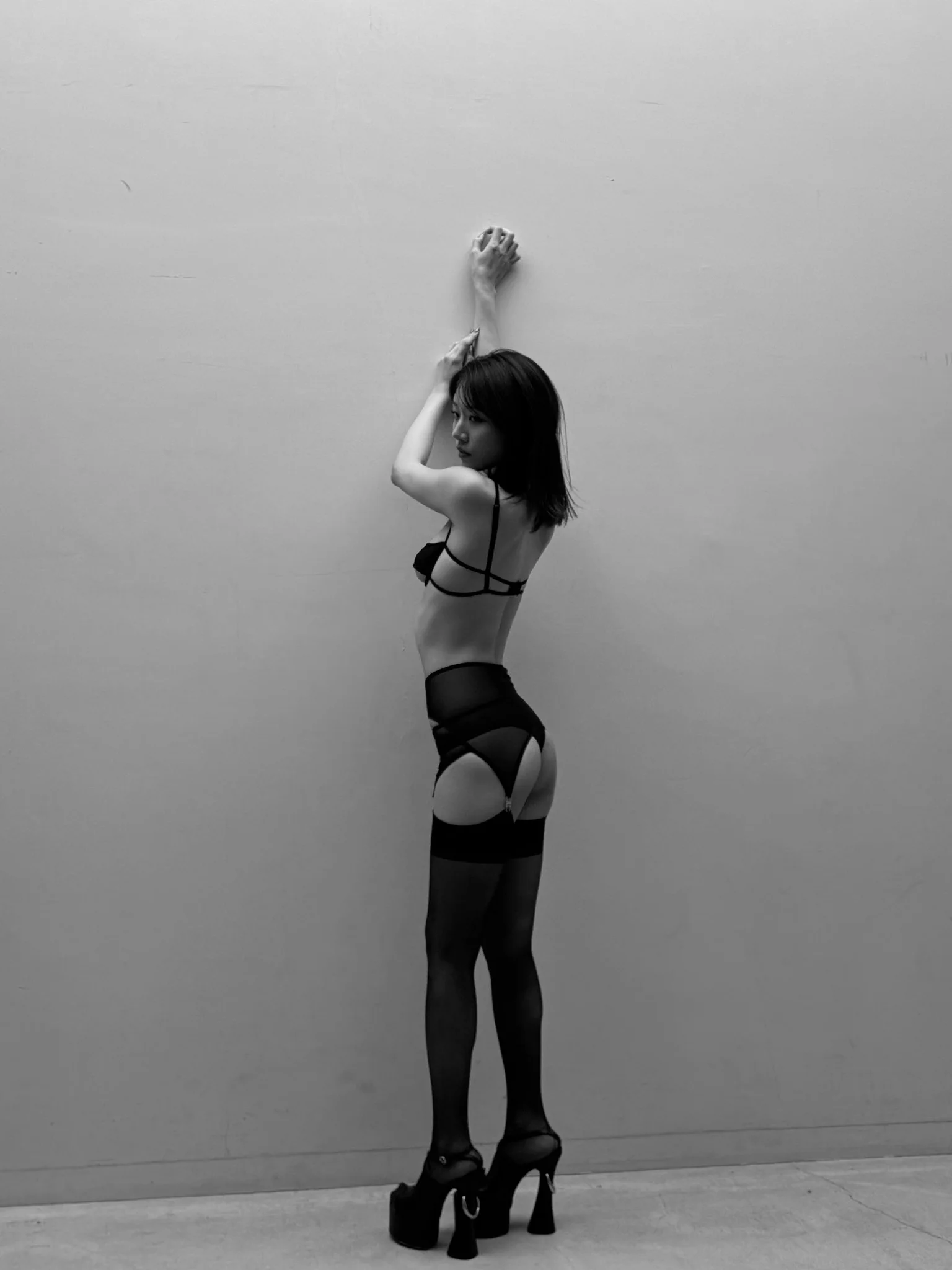 大事な撮影してきました🖤年内には発表できるかと...お楽しみに🖤 https://t.co/de0yO5T3vJ