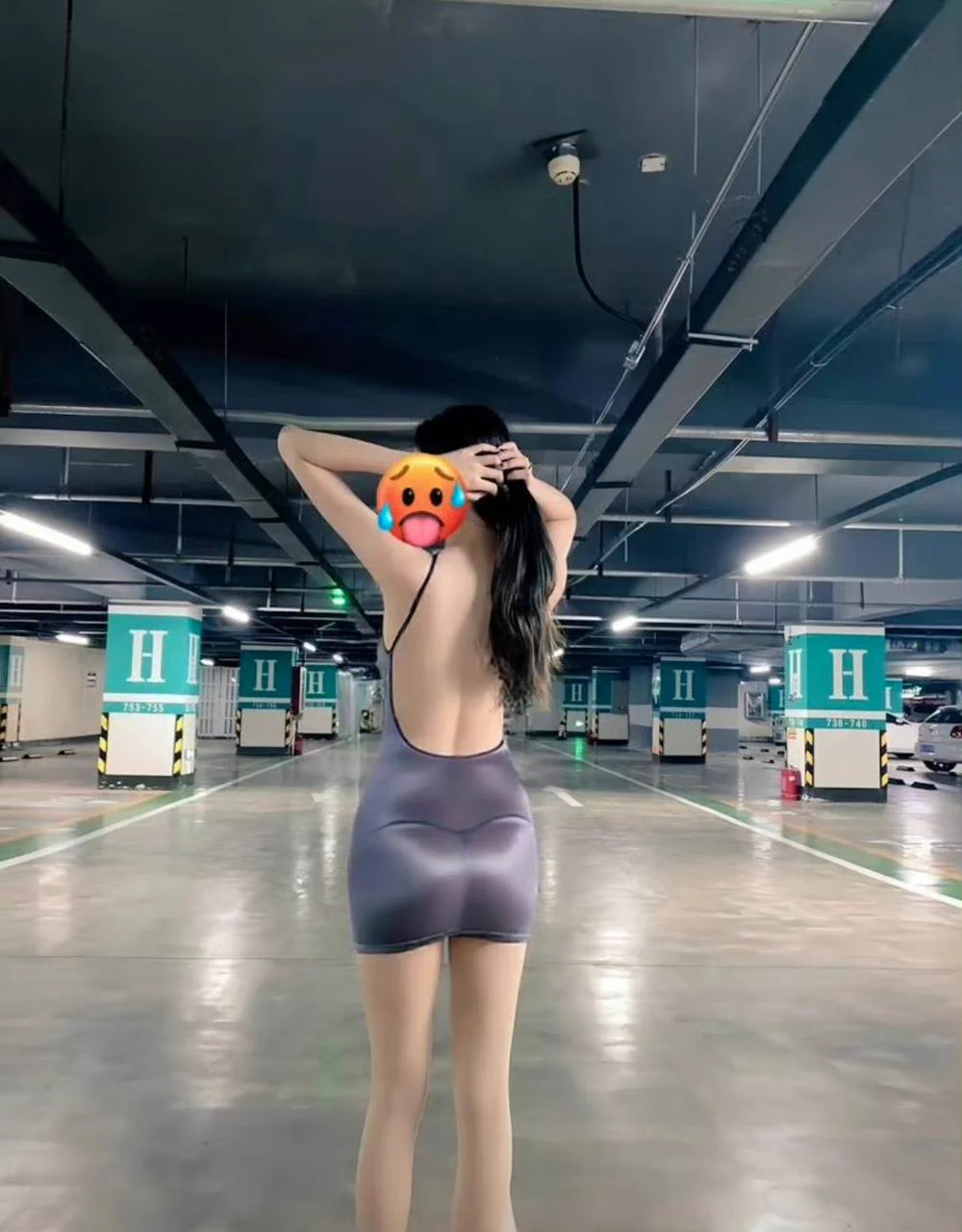 开始咯！！！！今天播户外！！！！！！妈的停车场都是人好害怕！！！！ https://t.co/7gC0iyOeEK