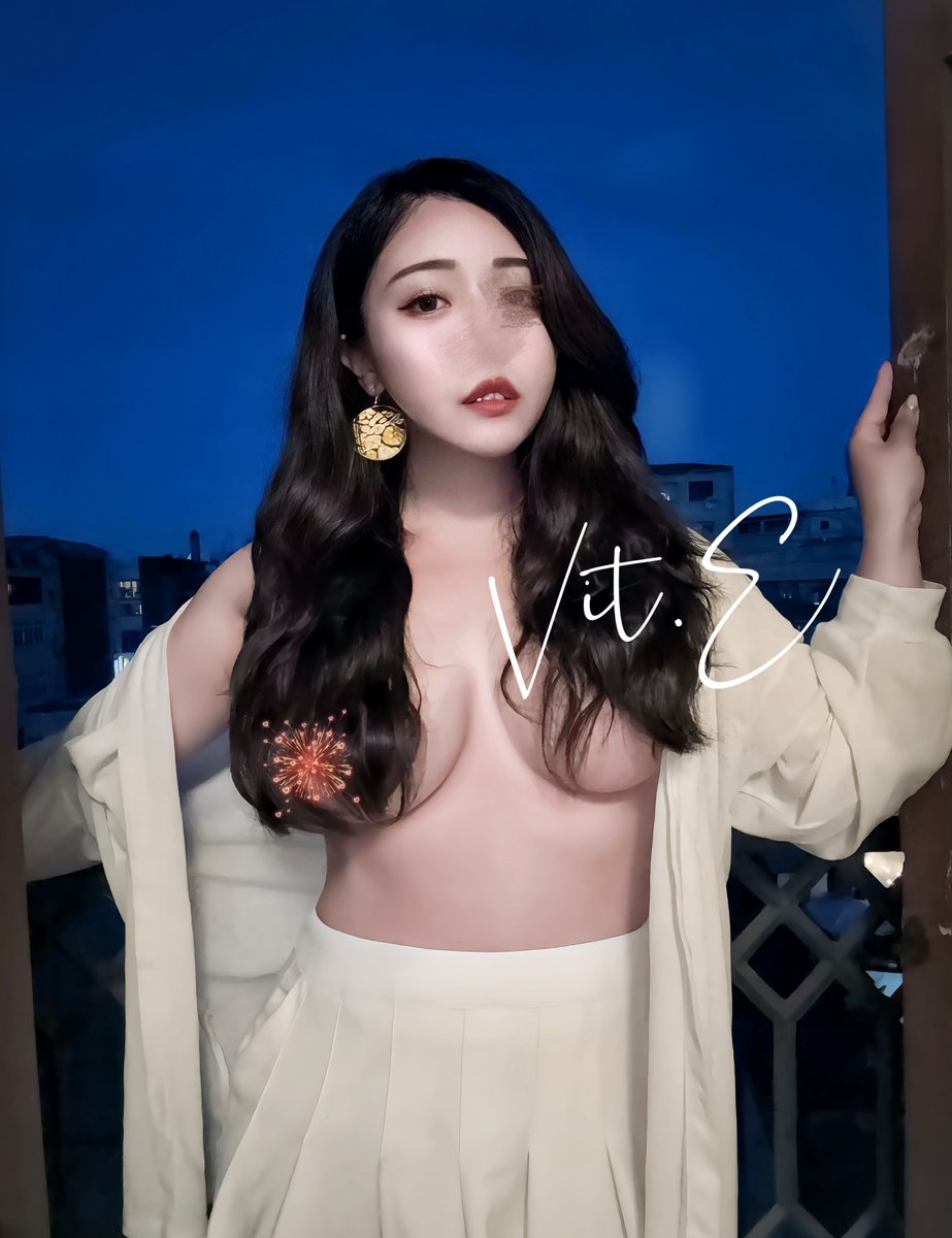 夜間版🌃
第一次陽台露出初體驗
就獻給熱情似火❤️‍🔥的西班牙

感覺好像被後面樓的住戶看到了…

#不在辦公室 
#OL歐洲行 https://t.co/ufOlICT3ed