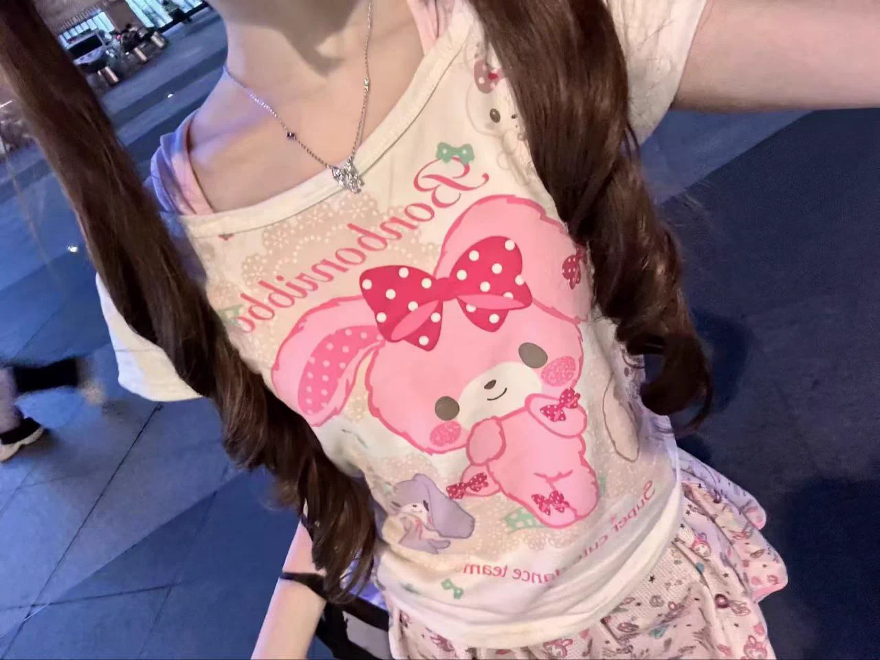 🟡妹团交友俱乐部💌✈️客服：https://t.co/R90yq6OcI7妹团客服收到 #河南 #南阳 18岁学妹小花的申请，157cm，74斤，B杯，青春气息满满！她是个学生，带着点俏皮说：“我还小，平时零花钱不够买喜欢的衣服和化妆品，想找个金主哥哥给我点钱钱！”她坐在教室，手捧一本课本，穿着校服，背景是黑板和课桌，笑容清纯又羞涩。她害羞地说，“我还是chu女，月生活费1w，周末能陪，恋爱费分次给也行，但不接受SM、无套、内射、kou，也不过夜不飞外地！”她补充，“姨妈月初，对哥哥没什么特别要求，只要不违反我的禁忌就行！”她笑得甜甜，“我年龄小，身材还可以，期待一个温柔的哥哥，给我点小惊喜！”📚 #金主 #萝莉 #糖宝 #糖爹 #软妹