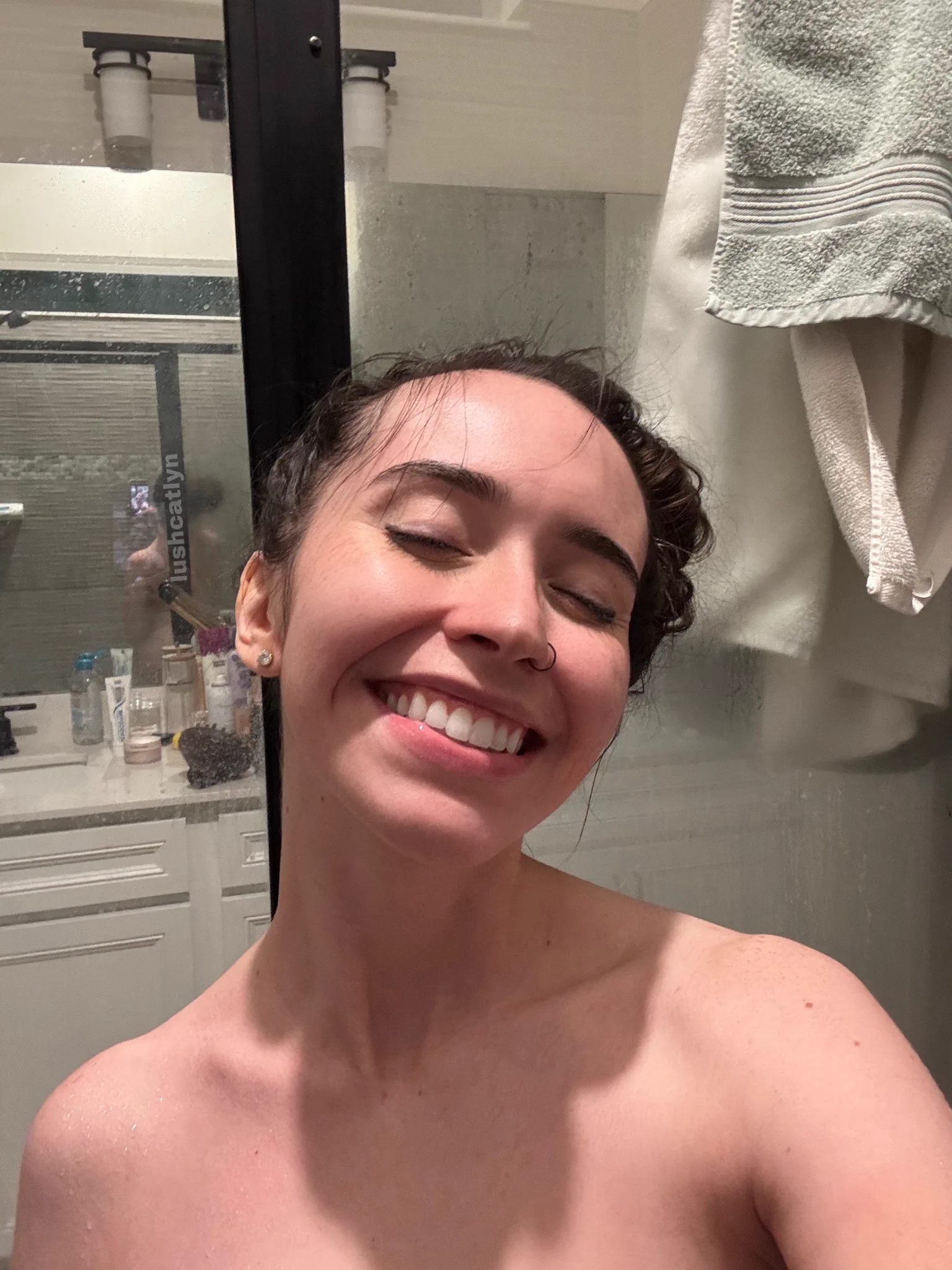 who wants a dm from me 😉 https://t.co/pKHk6jq5LV