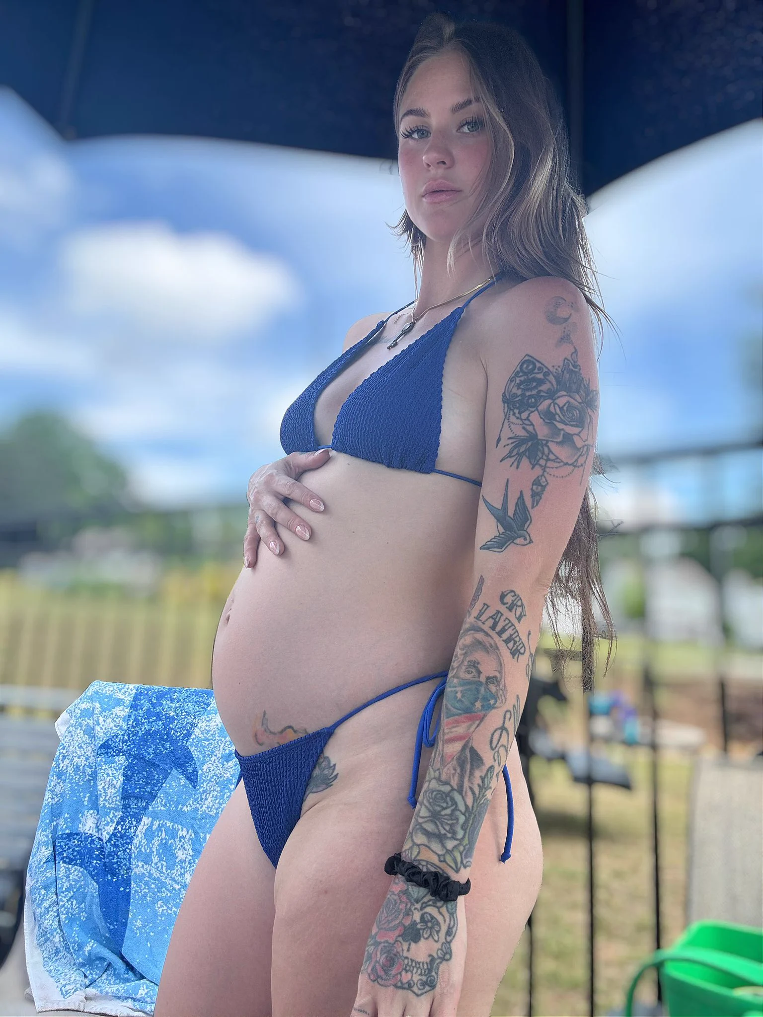 Two versions of the pregnant MILF. Which one do you want ? https://t.co/qXtSmijPgd