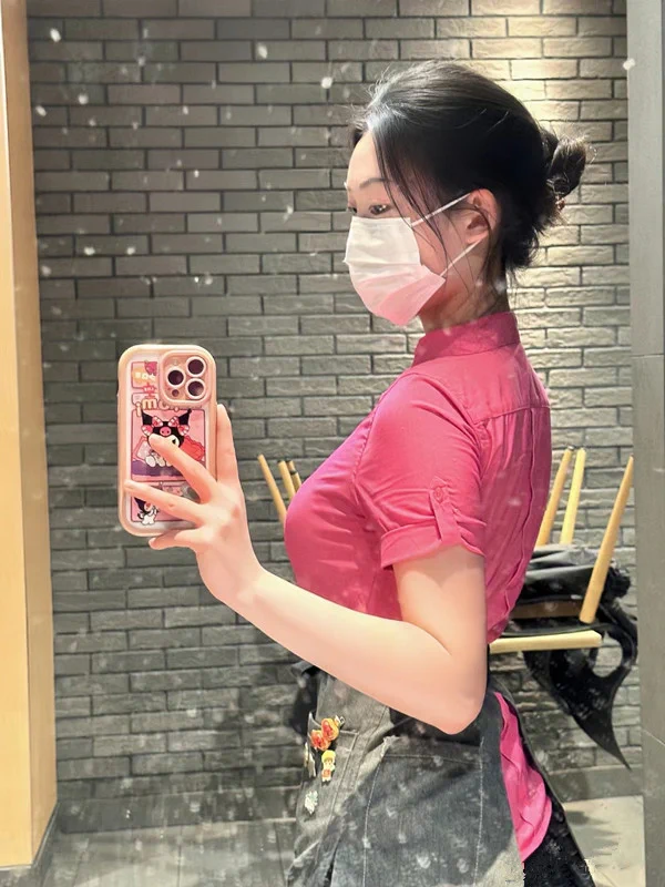 今天上班没穿内裤，不知道是哪位同事在试衣间发了以后 走漏了风声，我都被小哥哥蹭了好几次PP了。讨厌，光被蹭，我也想摸一下小鸡鸡的嘛😛 https://t.co/YSWmPtXNwz