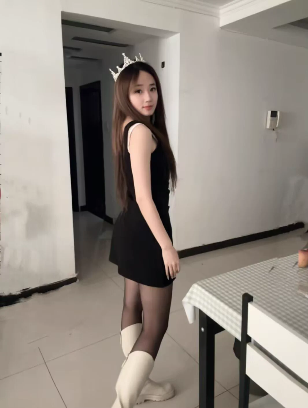北京女王招奴（编号：670）身高：170cm体重：55kg脚码：38初级恋足、恋丝、恋鞋、踩踏、语言羞辱、骑马虐乳、钻胯、滴蜡、耳光喂食(自带)、深喉、口水、简单释放中级鞭打/sp、捆绑束缚(纱布 绳索)、踢裆、虐阳、隔裤坐脸/保鲜膜窒息、边缘控制、龟则、榨精、圣水、cd男、马眼(高跟/马眼棒手指)、足交、剧情高级虐肛 4爱 拳交 黄金 穿刺#北京女王 #北京女S #女王招奴