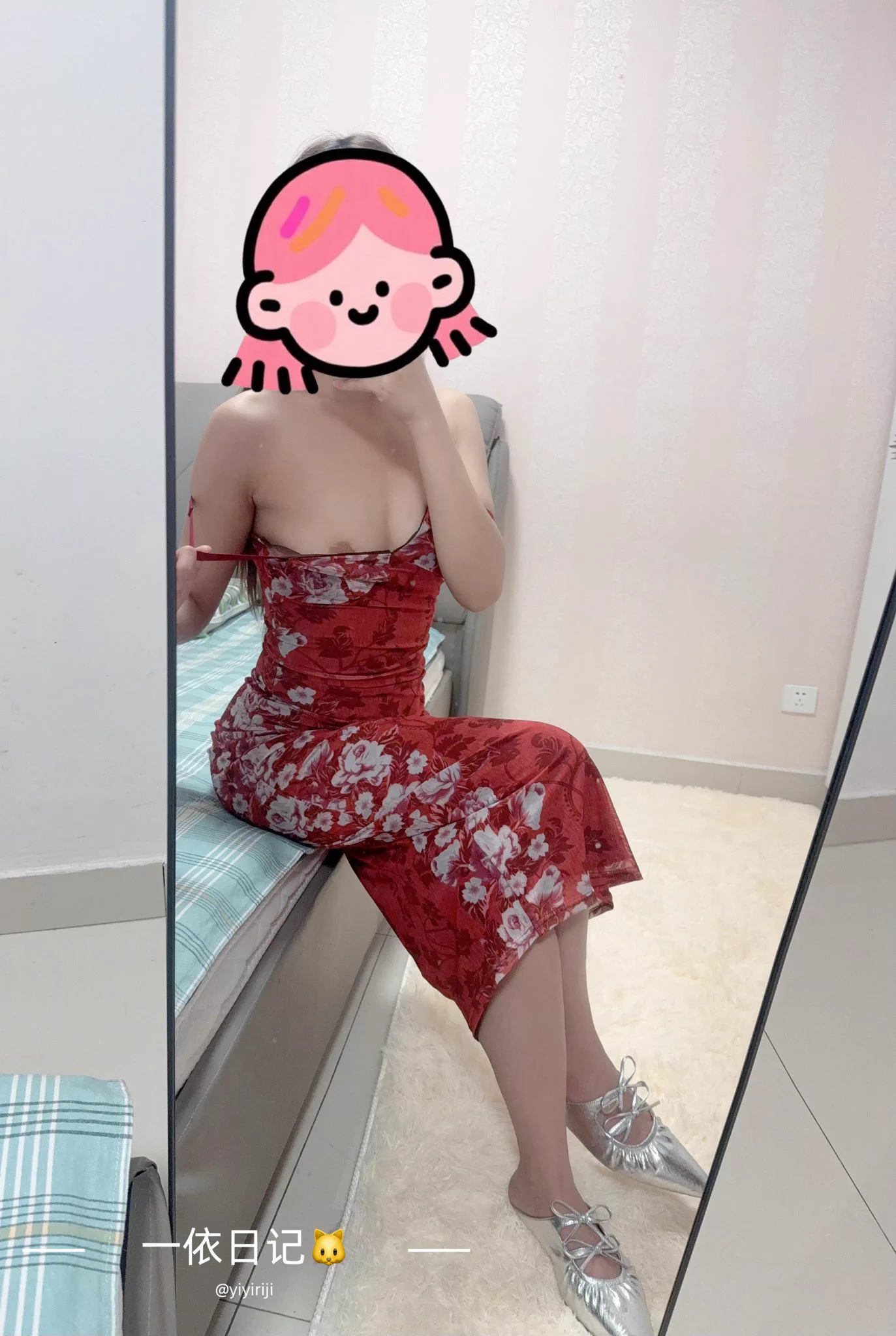 新买的裙子，虽然颜色不是我想要的中国红，不过很显身材，这样出门可以吗！@luchu888 https://t.co/NeUtkvvHmT