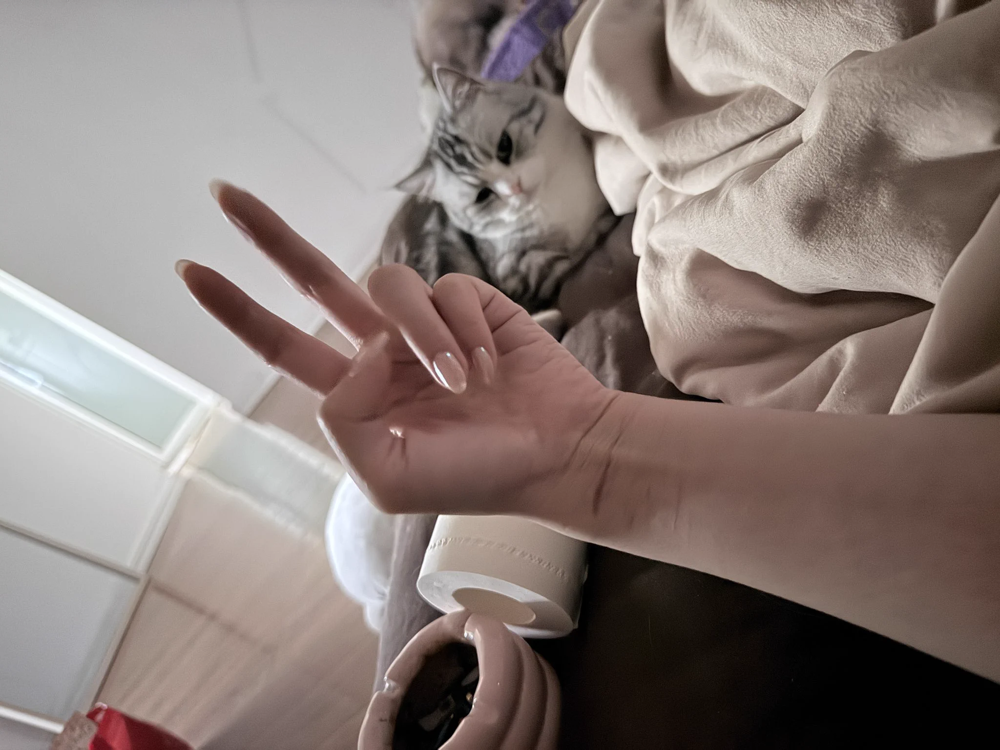 还以为自己病好了 看到身边有些人过的不开心 又把我看死了 其实已经自己拯救过自己很多次了 你们也要好起来 大家都是很辛苦的人(ꐦ ´͈ ᗨ `͈ ) https://t.co/jcVclhEFzN