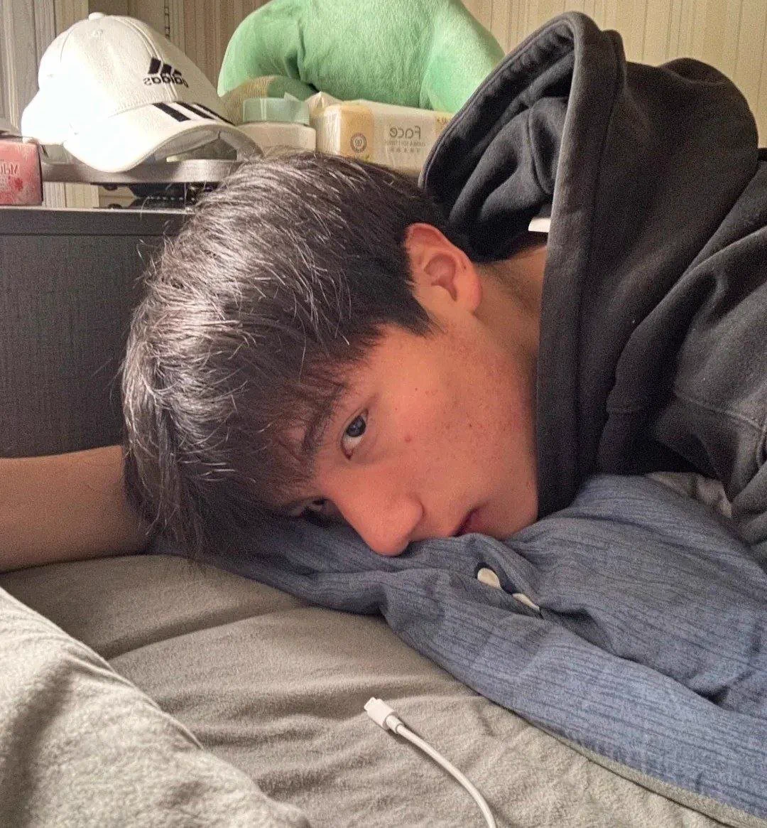 屌都没有我大,就不要老是说要操我的话, 有想约的吗 私信我 https://t.co/t3uOVN3A9R