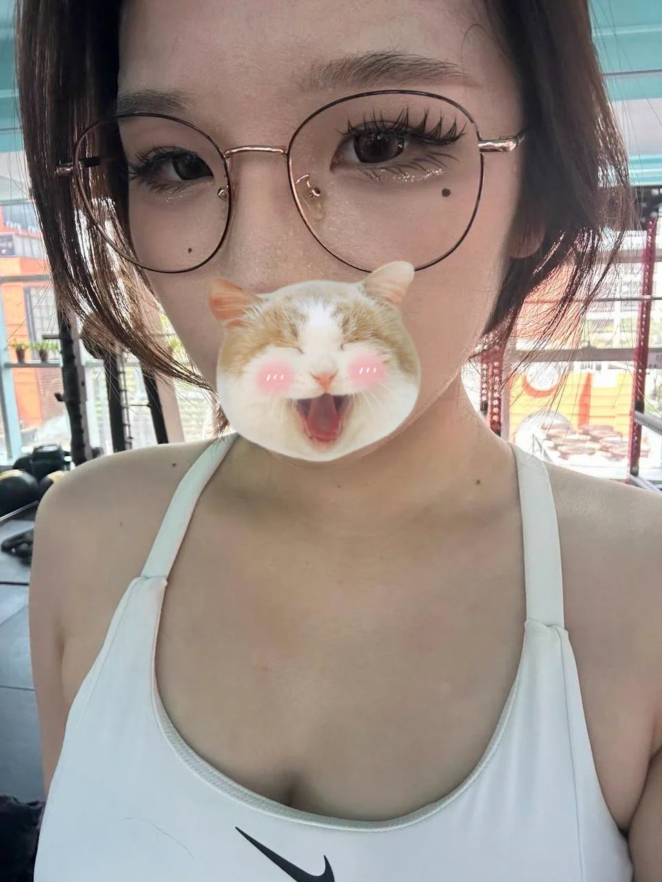 健身房居然没开空调，妆都给我整花了！！！！ https://t.co/bzZQspOLkO