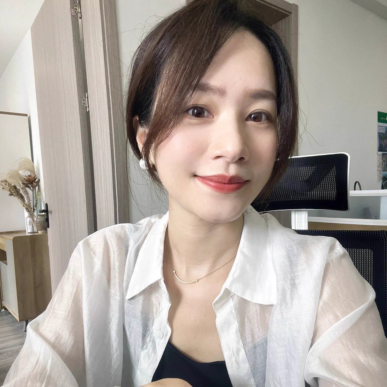 谁能不喜欢周五下班后，回到家里脱的一丝不挂的释放感呢…国企工作虽然不忙，但是感觉磨灭了很多激情。感觉都浪费了姐姐的青春了…希望这个周末能有点不一样的故事～私信给位置～ https://t.co/I6aL8xFk4T