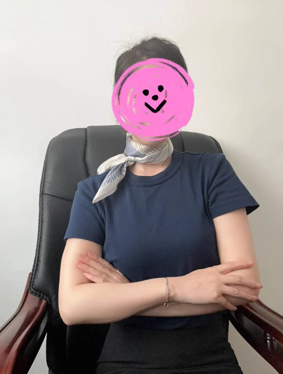 他是附近单位的，刚好在x上刷到我，我们就聊了一晚上今天他穿着正装来，嘴上说着一会要去接孩子，他应该是憋了太久三分钟不到就缴械了。我人还没热完。附近有没有能撑过十分钟的？别让我这个周末自己动手。 https://t.co/q6vZiniM2b