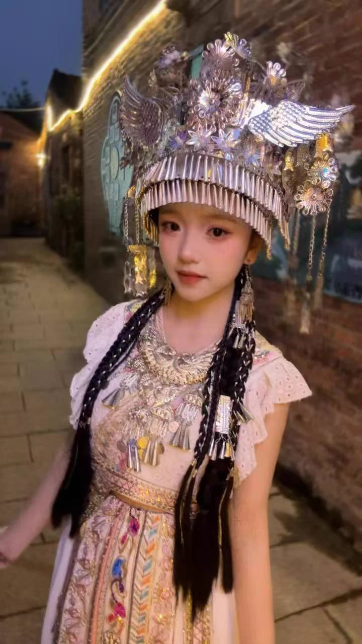 🟡妹团交友俱乐部💌✈️客服：https://t.co/T0uVOSnddb妹团客服收到 #莆田 18岁大专学妹小甜的申请，155cm，82斤，B杯，清纯可爱满分！她是个学生，最近有点小烦恼：“我学费和生活费加起来太吃力了，宿舍的姐妹都买新衣服新包，我却只能吃泡面！”她坐在校园小树林，手捧课本拍下自拍，穿着白色连衣裙，背景是绿意盎然的树叶，笑容甜美。她认真地说，“我想找个金主哥哥缓解经济压力，可陪5天以上，月生活费8k，分3-5次给，能飞外省也能过夜！”她害羞补充，“姨妈月底，不接受无套、内射和SM，kou看人，但口臭和没礼貌的哥哥别来，我可是要被尊重的！”她笑得娇羞，“我少女感十足，期待一个温柔有礼的哥哥带我走出泡面生活！”🌳 #金主 #糖宝 #糖爹 #福建