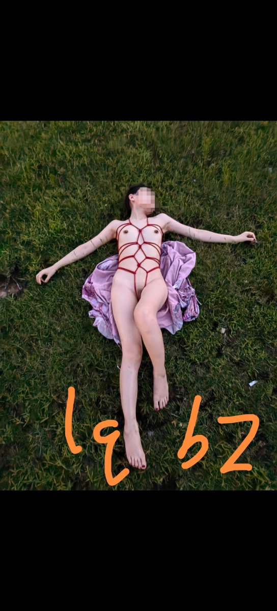 还得是草地上啊，隐蔽性好，哪位绳艺大佬能给点指导？#露出#户外露出#
@luchu888

@luchu888888

@wqganenshi_

@51luchu_

@luchusmart

@007share https://t.co/jMGgTNB7KW