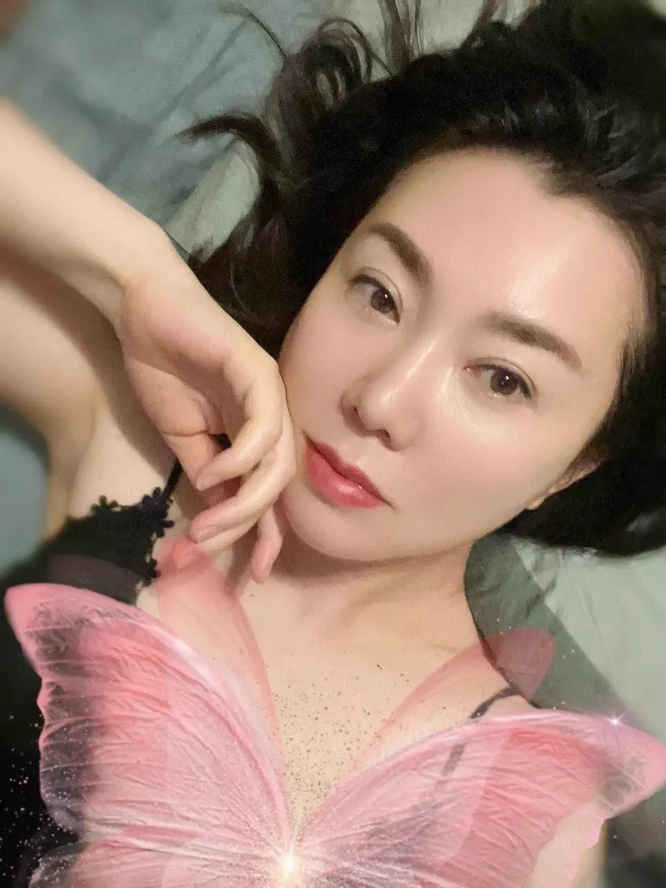 虽然都说我有张国泰民安脸，也不显老，但是岁月也在眼角留下了很多痕迹～不过年纪越大欲望反而越来越高了，经常在家里躺着就幻想到什么，内裤就湿了… 也不知道这时候才想着来推特约，还有没有人喜欢，不过想试试了～ https://t.co/tvU50TVAoJ