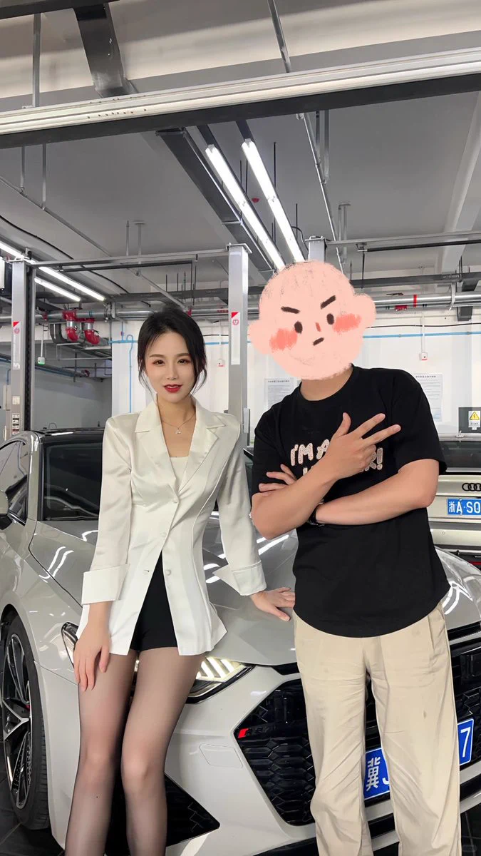 凡是给王阿姨这条点赞的，全部送私密照，私信自取😁 https://t.co/Cx5K9haXUB