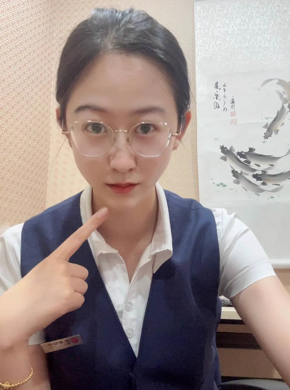 平时在银行工作总是忙忙碌碌的，好不容易休息下来就想做点刺激的事情，满足自己内心的欲望，也可以发泄一下平时被无理客户压抑的心情，所以我才喜欢在网上放纵自己，有想法的私信我啊 https://t.co/6xhRDLili5