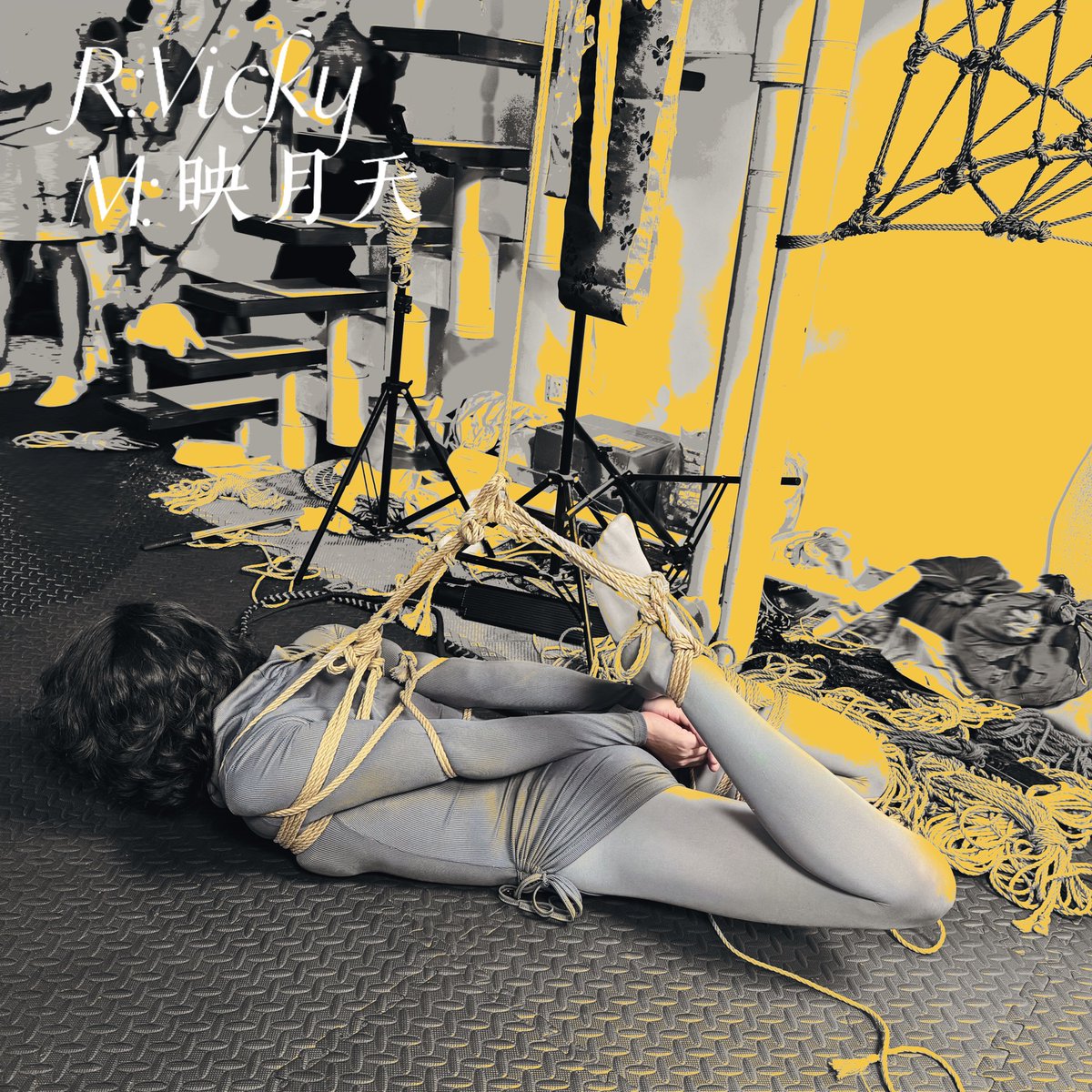 微微绑了一下很可爱的卷毛 @yuetian99014 https://t.co/fMmxTJ7kJ4