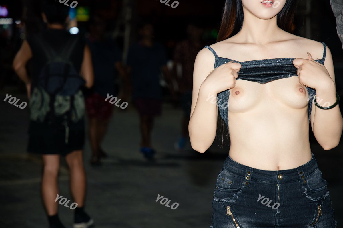 小摊前，前后人来人往的大哥们肯定有看到的，九月羞耻体验下体直流水💦，想要不要加点强度体验椰子树下站街文化🏝 https://t.co/fXyKVcVQZY